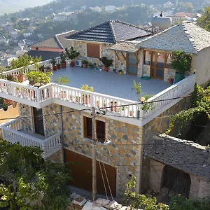  Pensión Memushi Albania